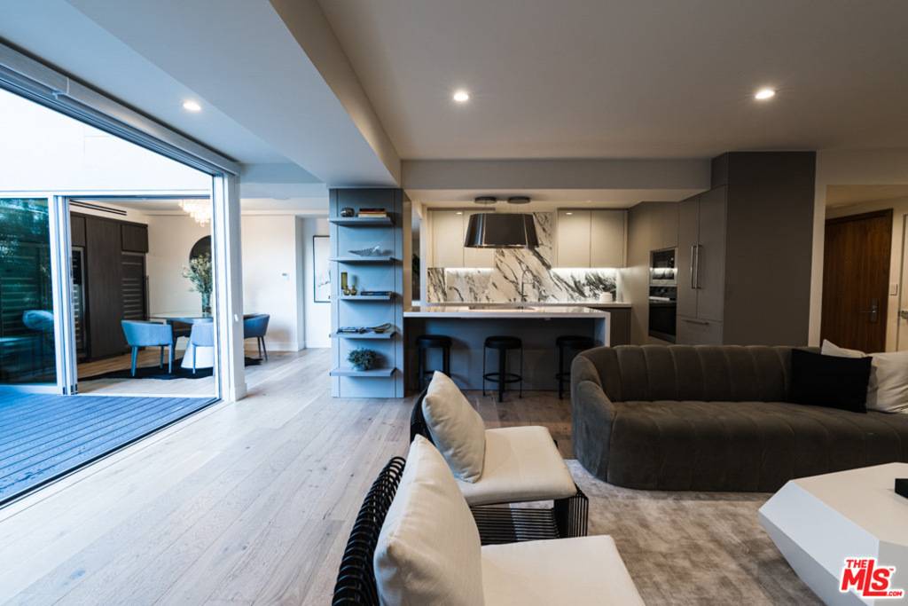 West Hollywood, CA 90069,838 N DOHENY DR #306