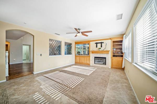 Santa Clarita, CA 91387,26509 Cardinal DR