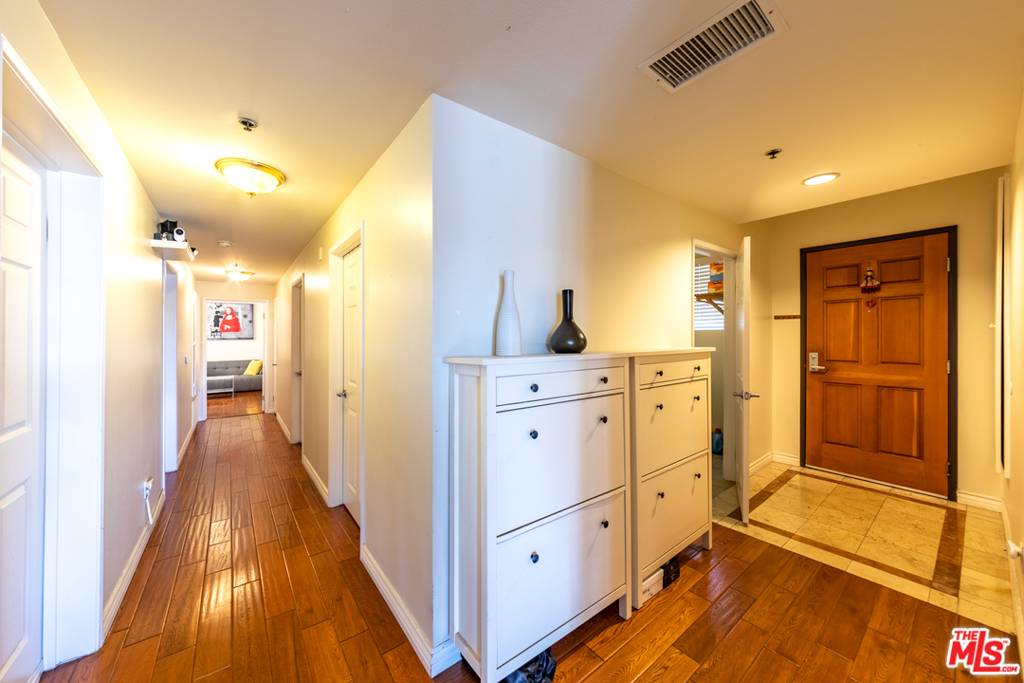 Los Angeles, CA 90019,1030 S Norton AVE #2