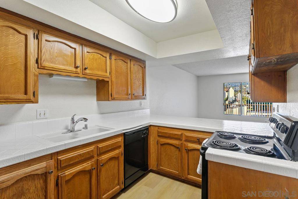 Carlsbad, CA 92009,7527 Jerez Court #Unit E