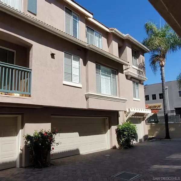 San Diego, CA 92108,946 Camino de la Reina #17