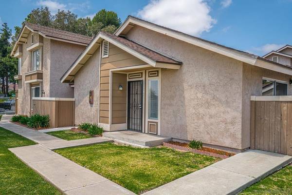 San Diego, CA 92139,6892 Panamint Row #2