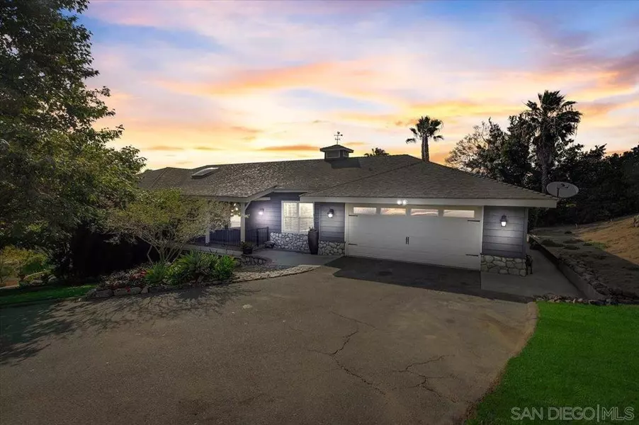 670 Matagual Dr, Vista, CA 92081