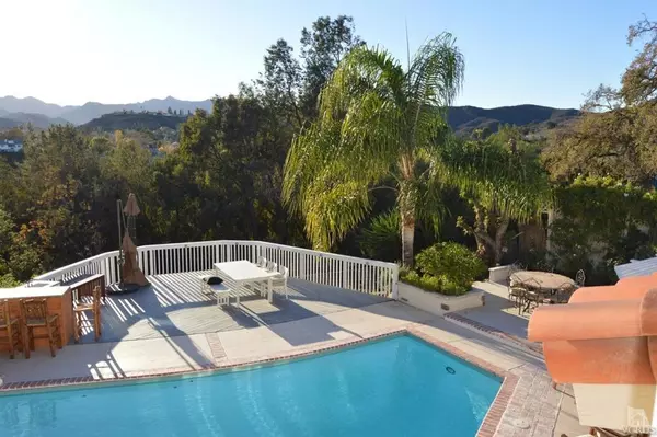 Westlake Village, CA 91361,857 Rim Crest DR