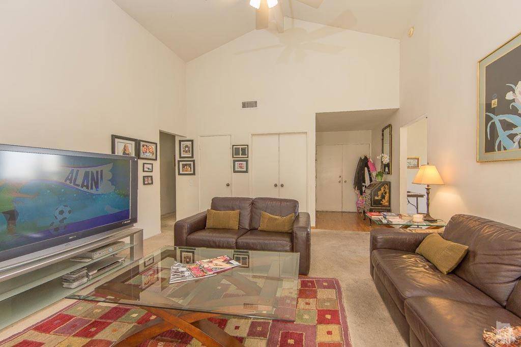 Thousand Oaks, CA 91362,2068 Shady Brook CT