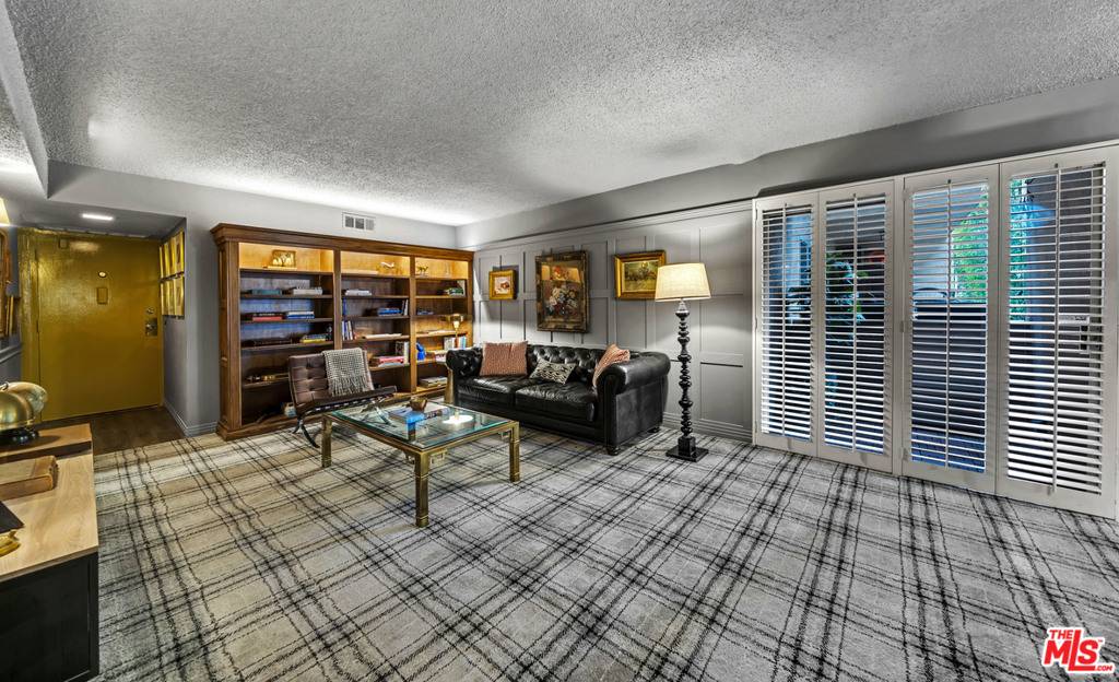 West Hollywood, CA 90069,1010 Palm AVE #210