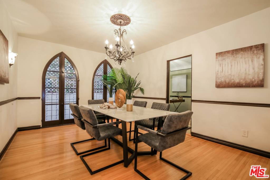 Los Angeles, CA 90048,6260 Commodore Sloat DR