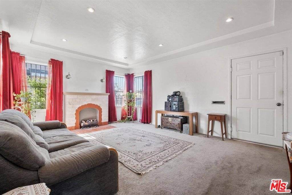 Los Angeles, CA 90044,1256 W 92Nd ST