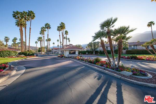 2001 E Camino Parocela #M92, Palm Springs, CA 92264