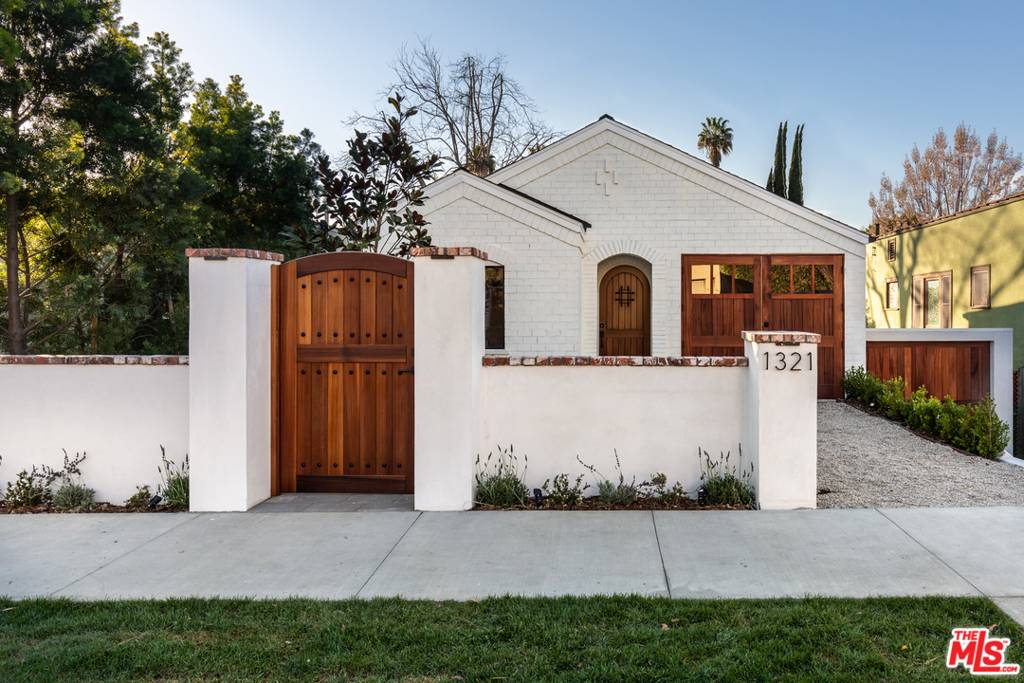 1321 N Benton WAY, Los Angeles, CA 90026
