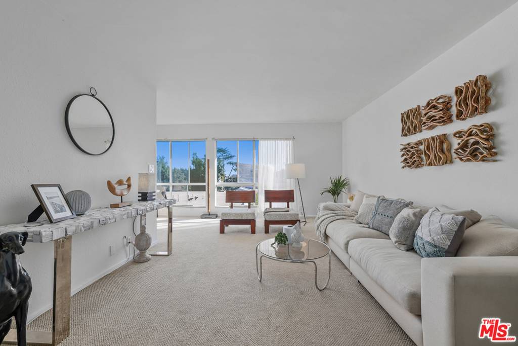 970 Palm AVE #215, West Hollywood, CA 90069