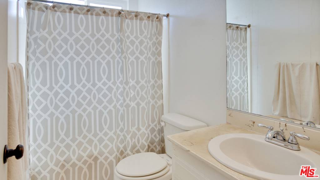 Agoura Hills, CA 91301,5665 Medeabrook PL