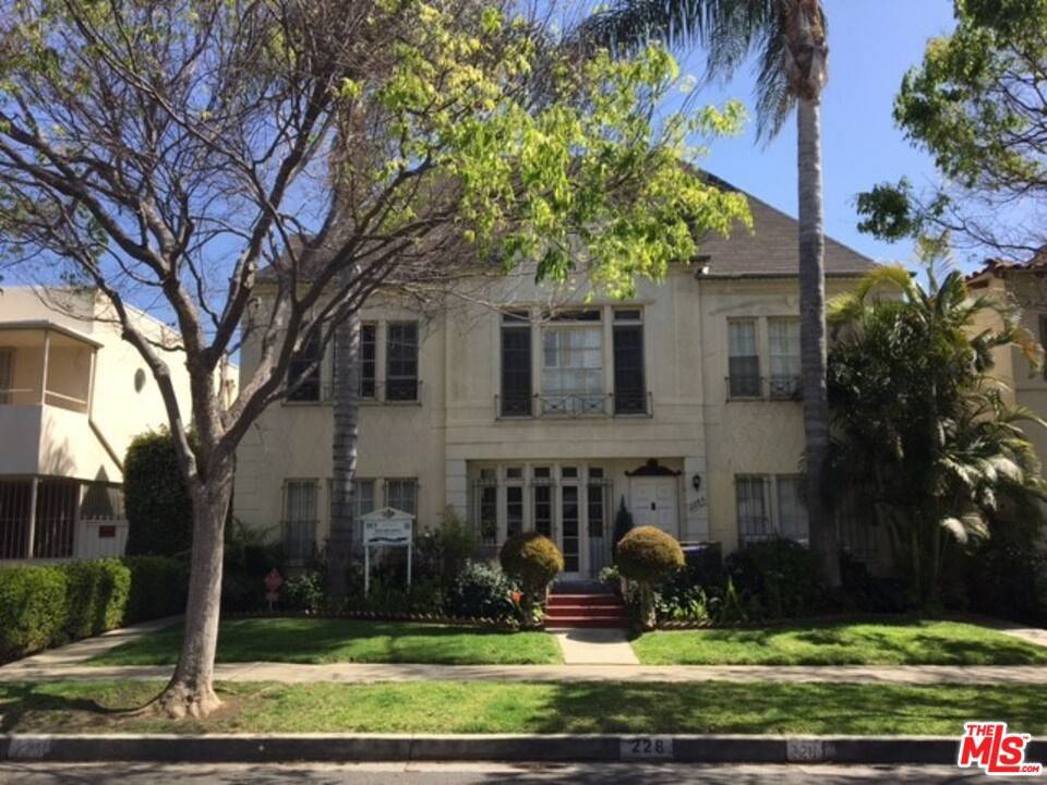 Beverly Hills, CA 90212,228 S Reeves DR