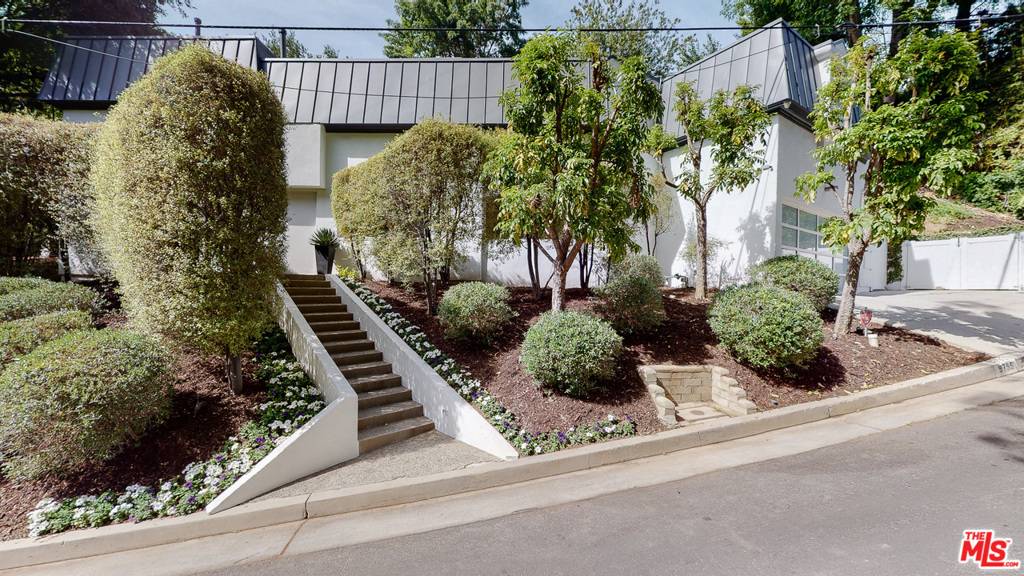 Beverly Hills, CA 90210,9755 Oak Pass RD