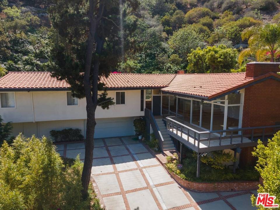 Beverly Hills, CA 90210,2275 Betty LN