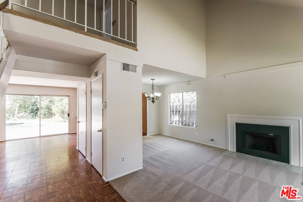 Santa Clarita, CA 91351,20030 Dorothy ST