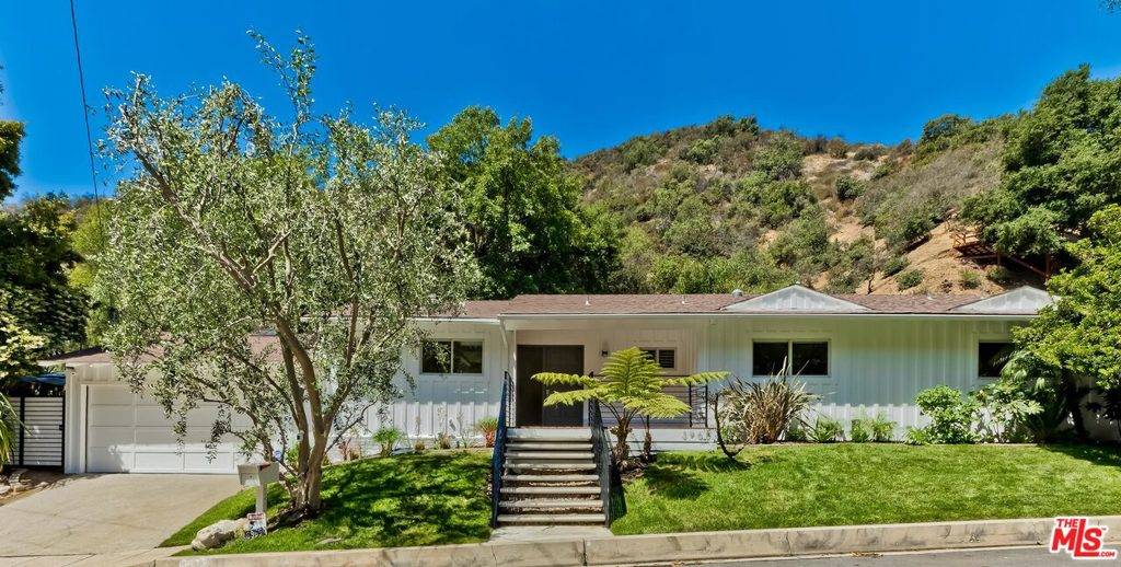 Los Angeles, CA 90049,3965 Mandeville Canyon RD