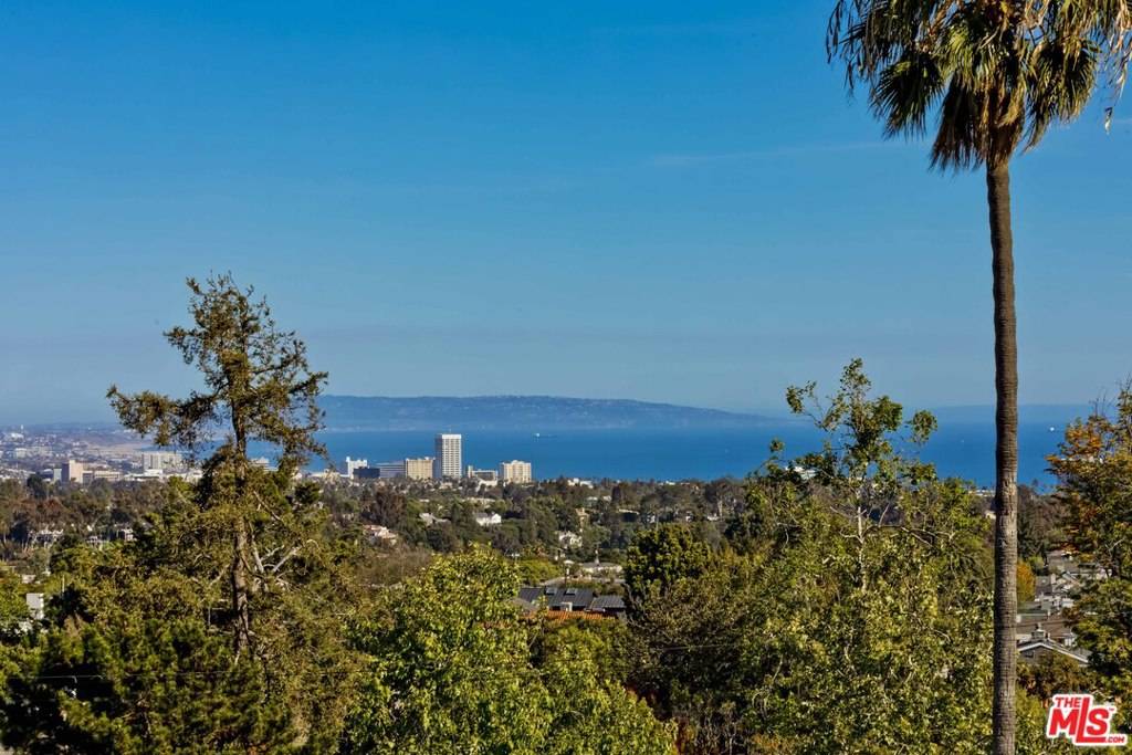 Pacific Palisades, CA 90272,1266 Chautauqua BLVD