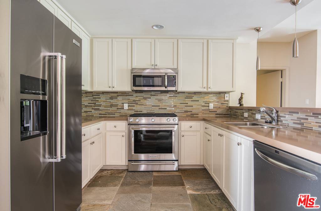 Toluca Lake, CA 91602,10639 Woodbridge ST #101