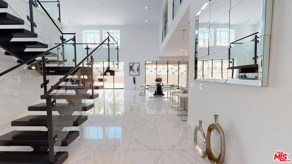 20325 W Windsor LN, Porter Ranch, CA 91326