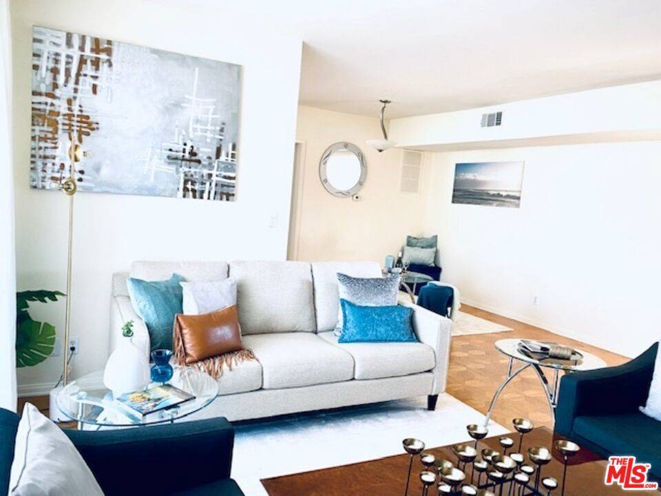 5429 Newcastle AVE #322, Encino, CA 91316