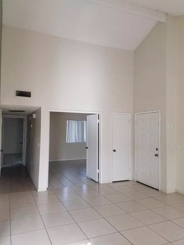 Indio, CA 92201,47395 Monroe ST #209