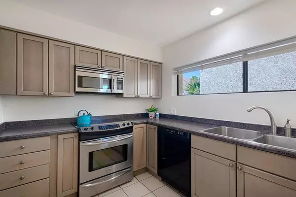 Palm Springs, CA 92264,251 E La Verne WAY #D