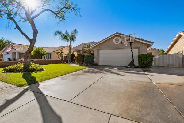 La Quinta, CA 92253,45325 Birchcrest CIR