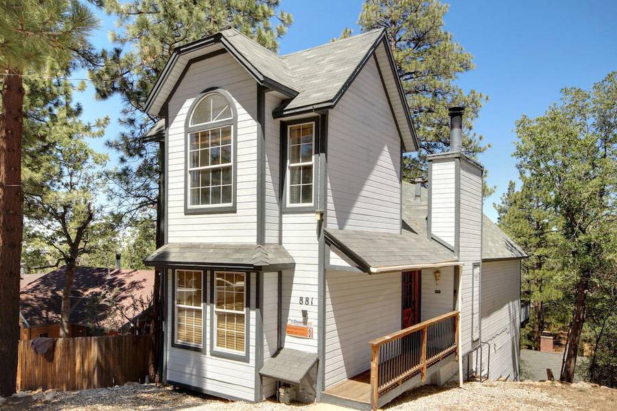 881 Cedar AVE, Sugarloaf, CA 92386