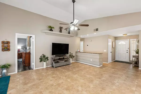 La Quinta, CA 92253,52965 Avenida Martinez