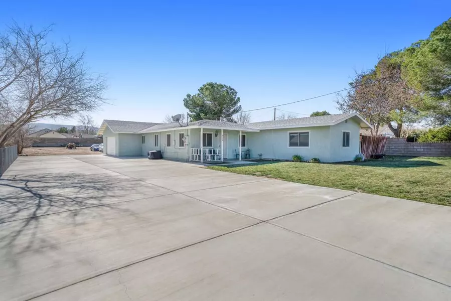 4558 W Avenue L 2, Lancaster, CA 93536