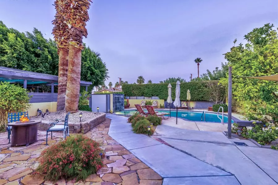 557 S Calle Palo Fierro, Palm Springs, CA 92264