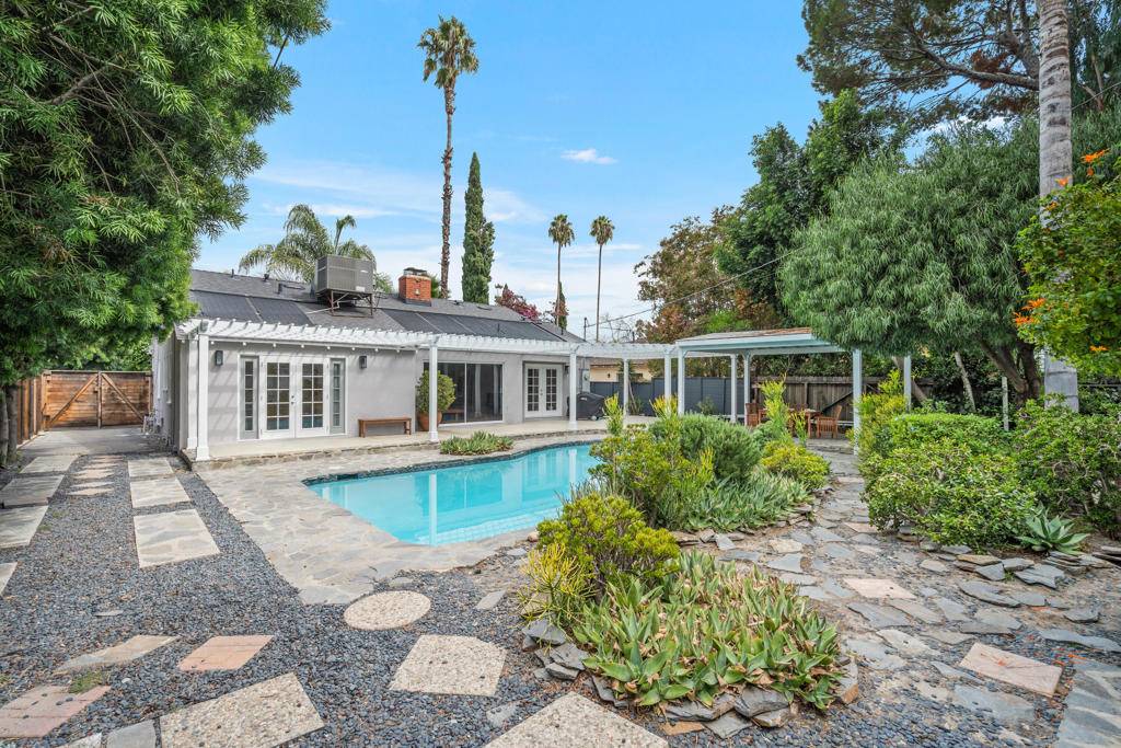 North Hollywood, CA 91601,4833 Willowcrest Avenue