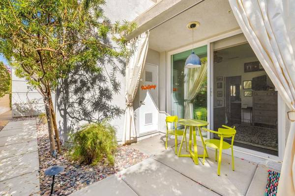 Palm Springs, CA 92262,581 Skylar LN