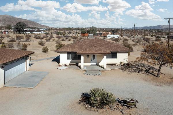 Joshua Tree, CA 92252,61766 Dennis AVE