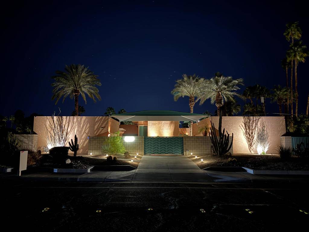 880 E Sunny Dunes RD, Palm Springs, CA 92264