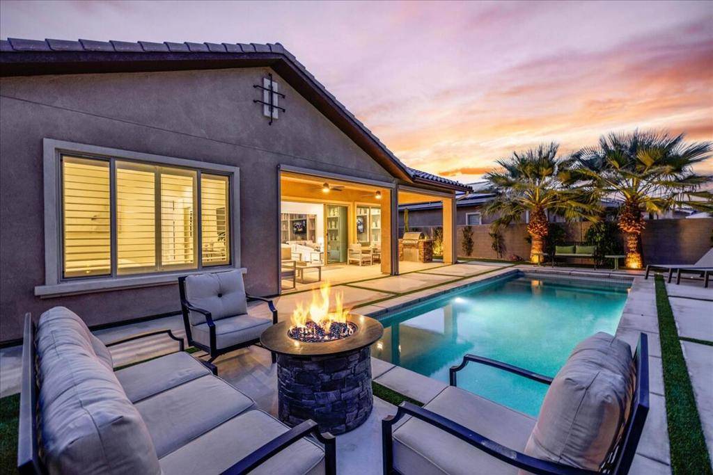 Rancho Mirage, CA 92270,35 Burgundy