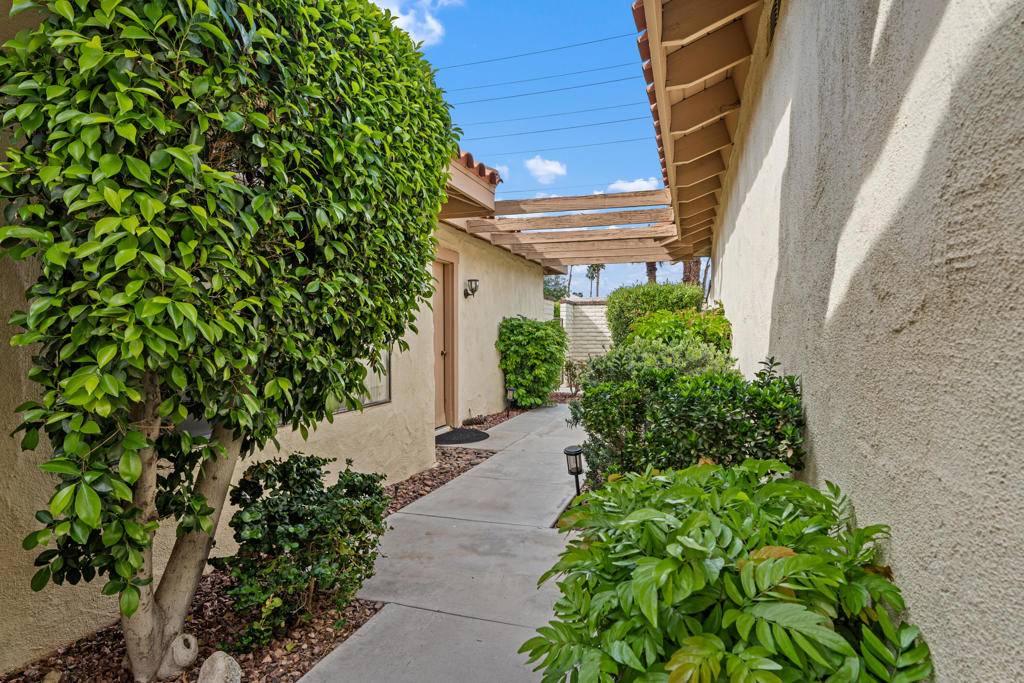 Palm Desert, CA 92260,179 Las Lomas