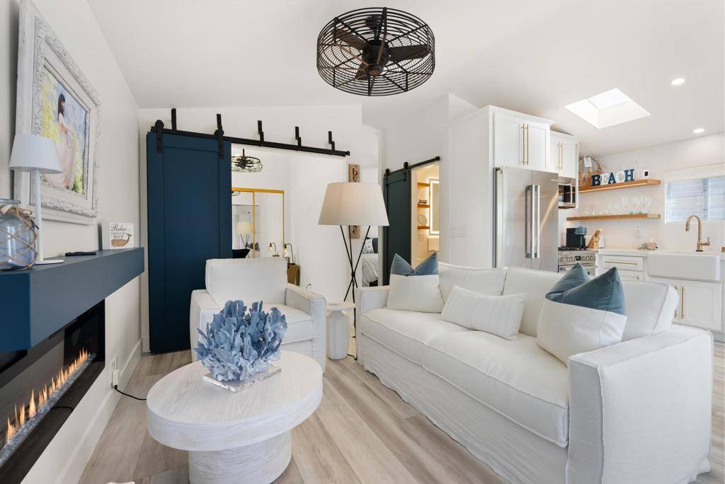 37 El Paseo ST, Newport Beach, CA 92663