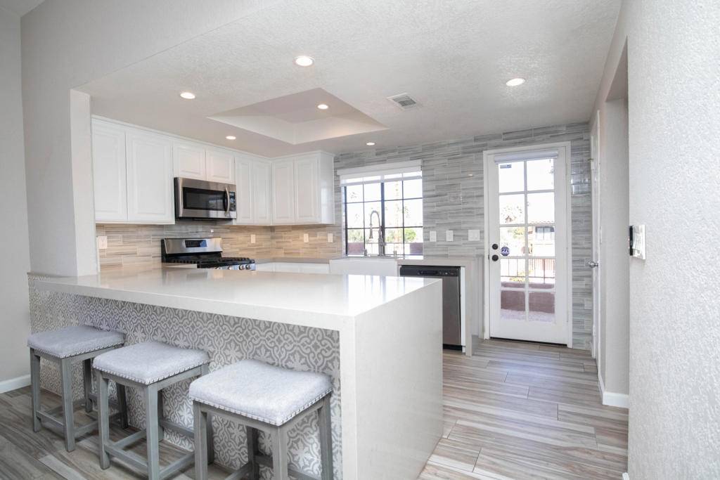 Palm Desert, CA 92260,46395 Ryway PL #9