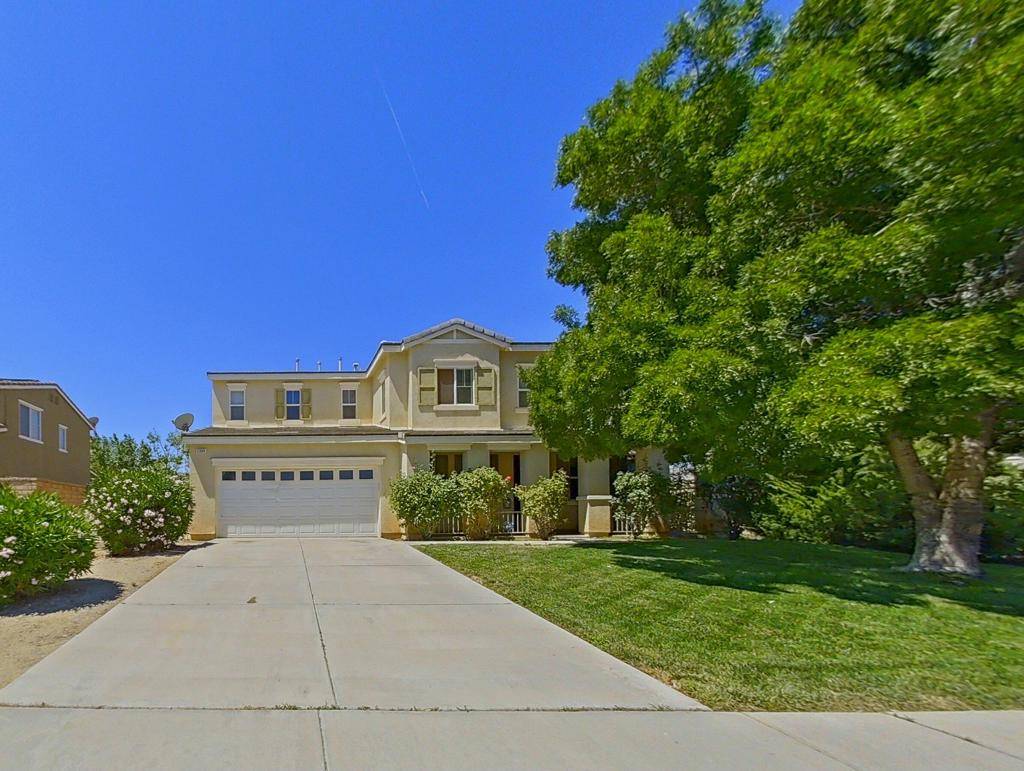 2300 Thorncroft CIR, Palmdale, CA 93551
