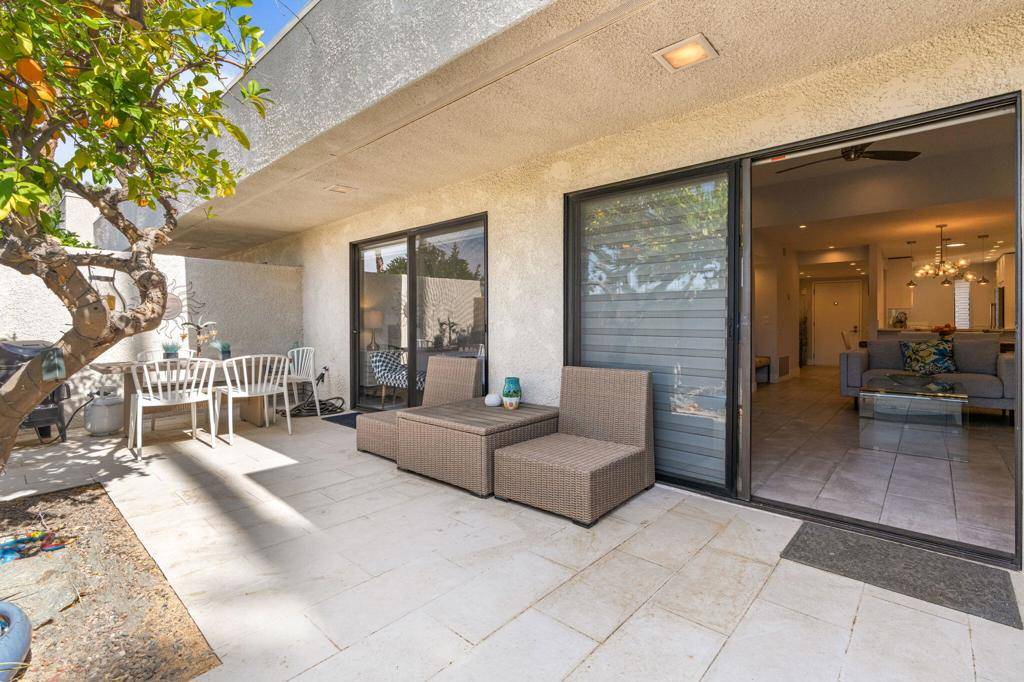 877 E Arenas RD, Palm Springs, CA 92262