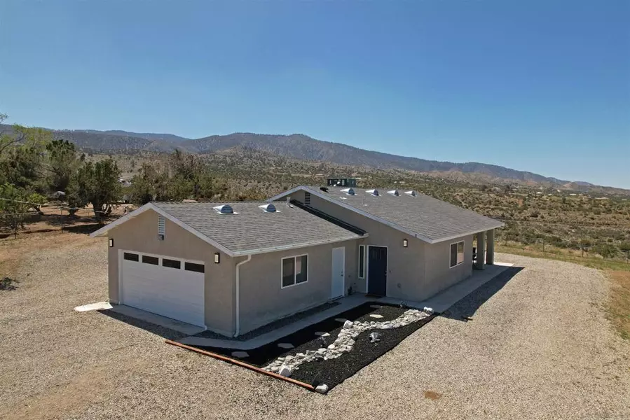 8750 Sky Line Dr, Pinon Hills, CA 92372