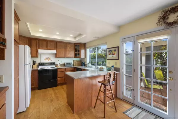 1957 Country Grove Ln, Encinitas, CA 92024