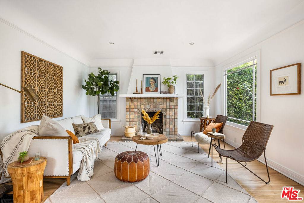 9114 OLIN ST, Los Angeles, CA 90034