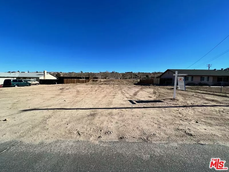 8093 ALSTON AVE, Hesperia, CA 92345