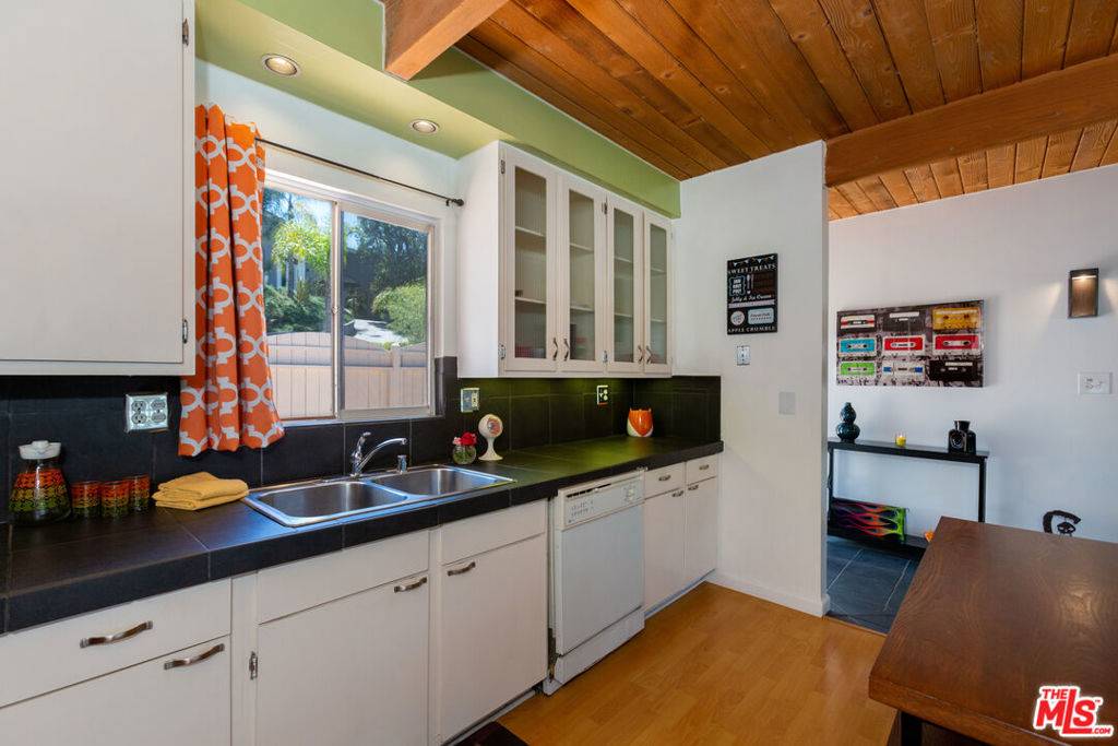 Los Angeles, CA 90068,3456 OAK GLEN DR