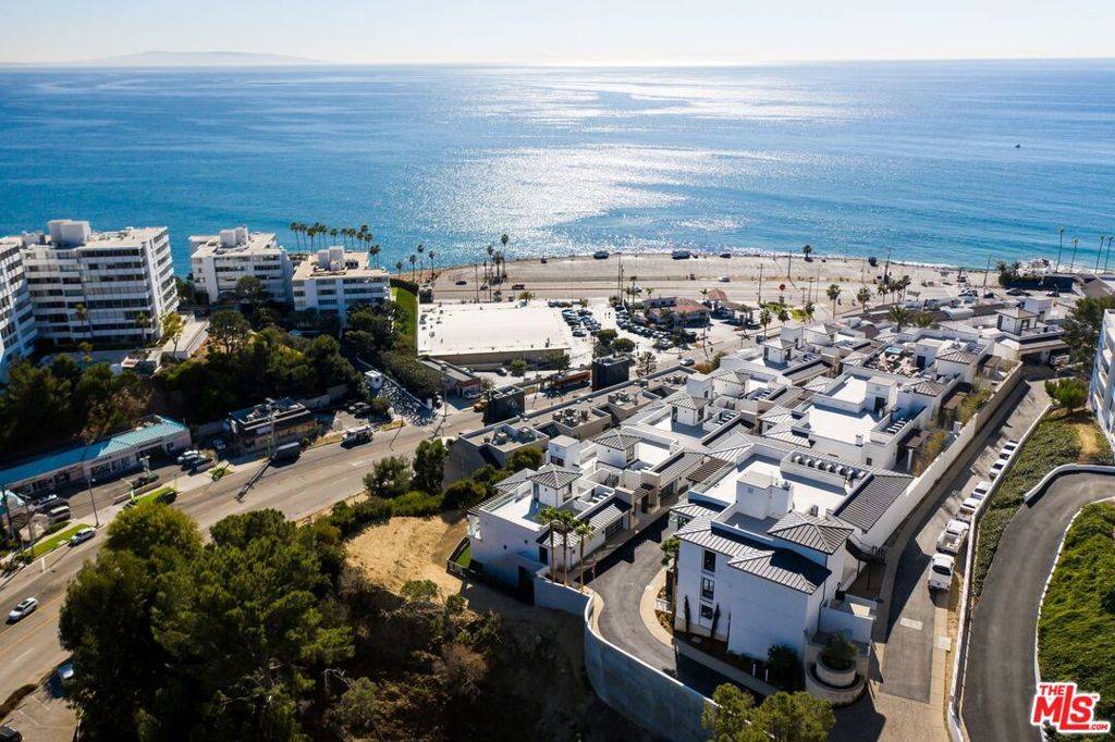 Pacific Palisades, CA 90272,17328 TRAMONTO DR #201