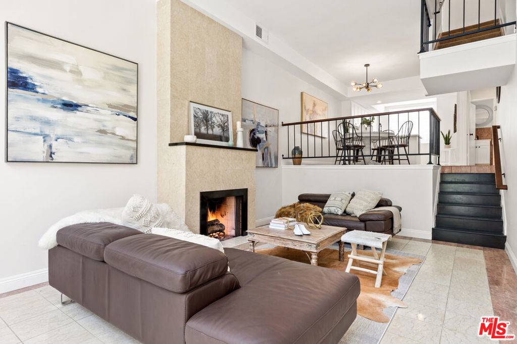 Encino, CA 91316,5441 YARMOUTH AVE #4