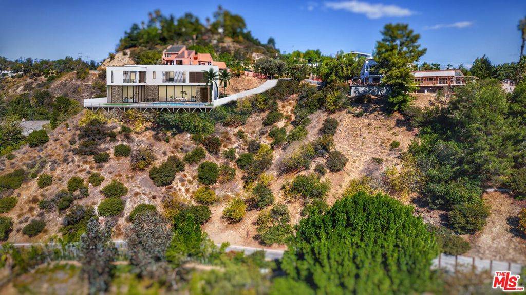 2811 Benedict Canyon DR, Beverly Hills, CA 90210